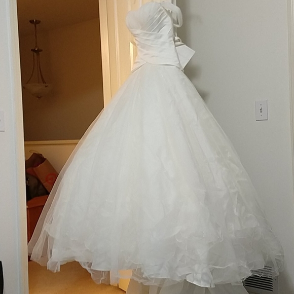 Wedding dress - Picture 3 of 4